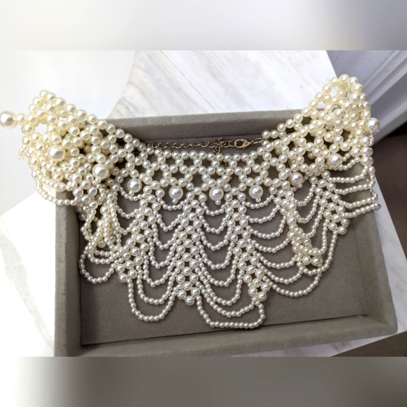 Faux pearls necklace - Picture 1 of 2